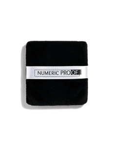 Houpette carrée noire 8cm NUMERIC PROOF